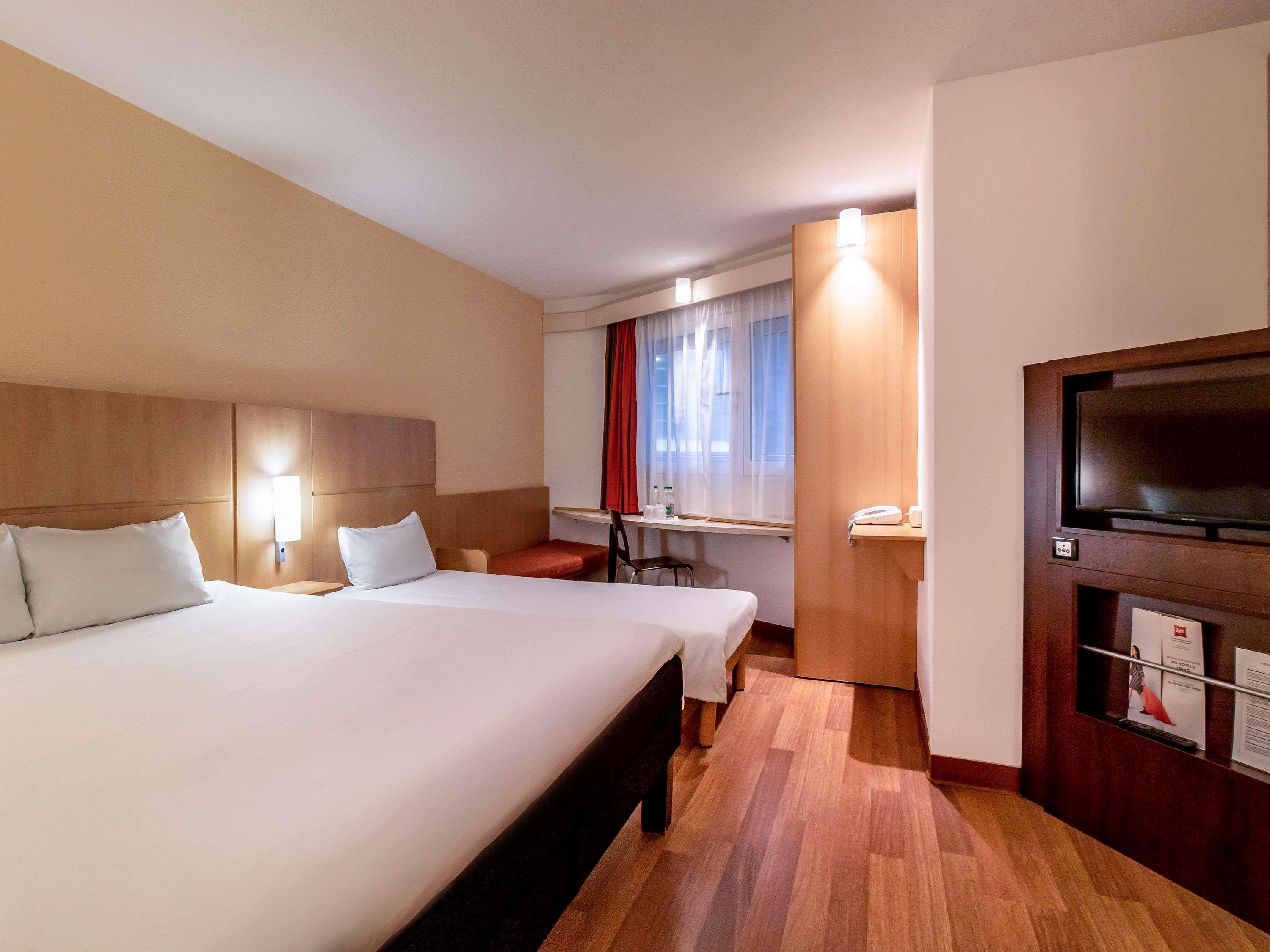 Ibis Warszawa Centrum Esterno foto