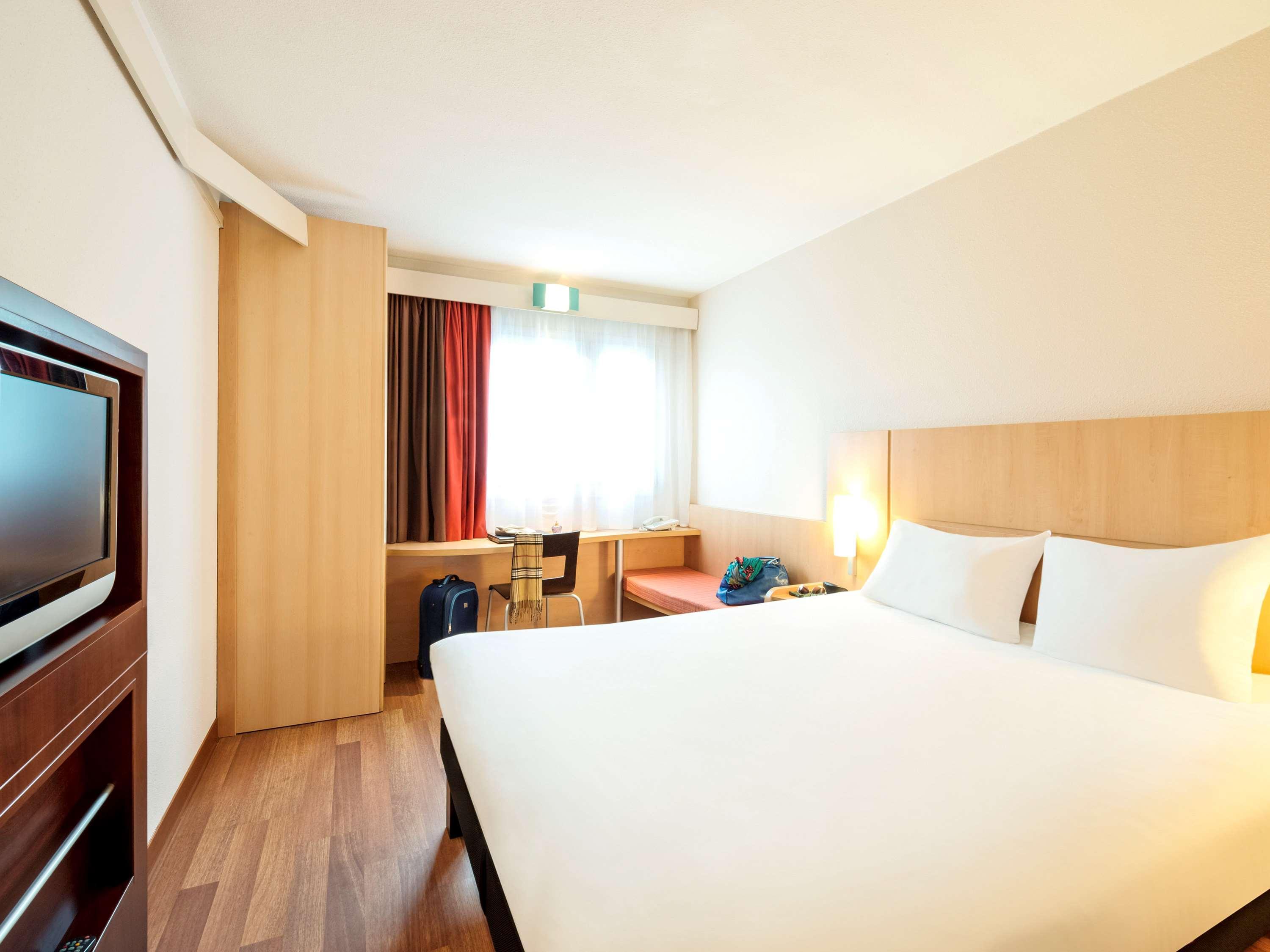 Ibis Warszawa Centrum Esterno foto